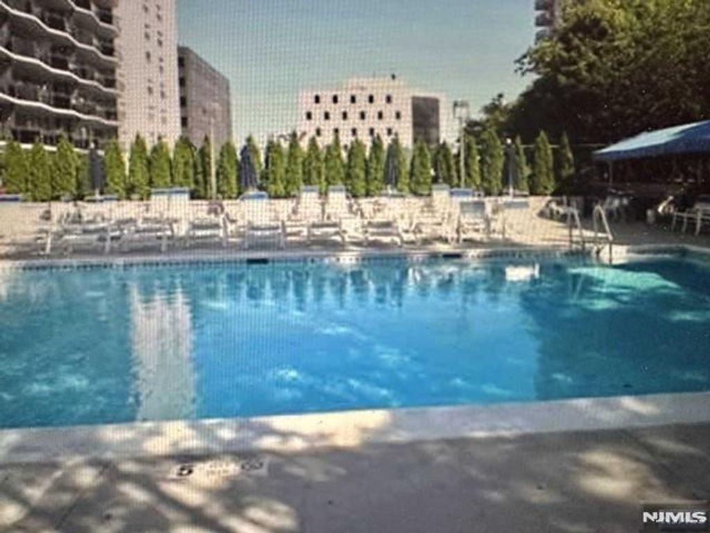 Photo of 2077 Center Avenue #3F, Fort Lee, NJ 07024 (MLS # 25014989)