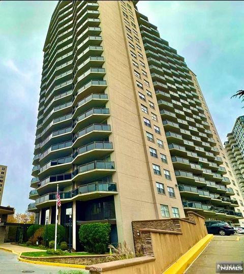 Photo of 2077 Center Avenue #3F, Fort Lee, NJ 07024 (MLS # 25014989)