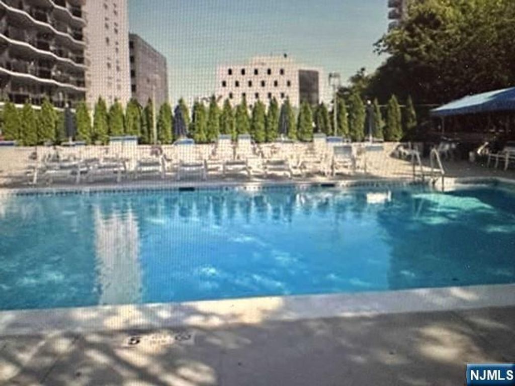 Photo of 2077 Center Avenue #3F, Fort Lee, NJ 07024 (MLS # 25014989)