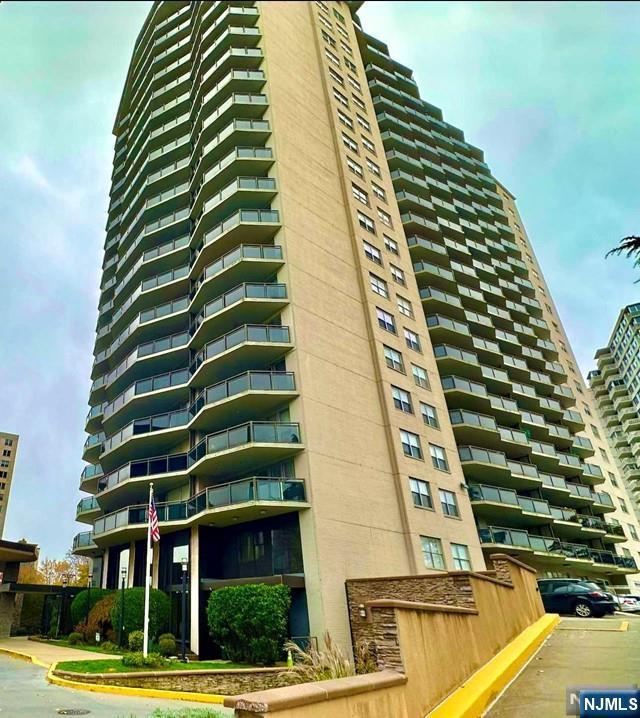 Property for Sale at 2077 Center Avenue 3F, Fort Lee, New Jersey - Bedrooms: 2 
Bathrooms: 2  - $258,000