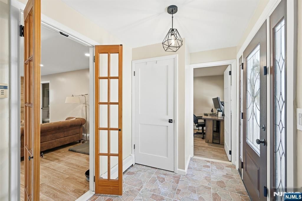 Photo of 14 King Road, Park Ridge, NJ 07656 (MLS # 26012737)