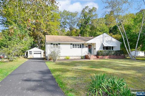 18 Colfax Avenue Wanaque NJ 07465