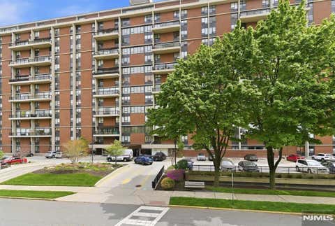 Photo of 4 Horizon Road #G-10, Fort Lee, NJ 07024 (MLS # 26015496)
