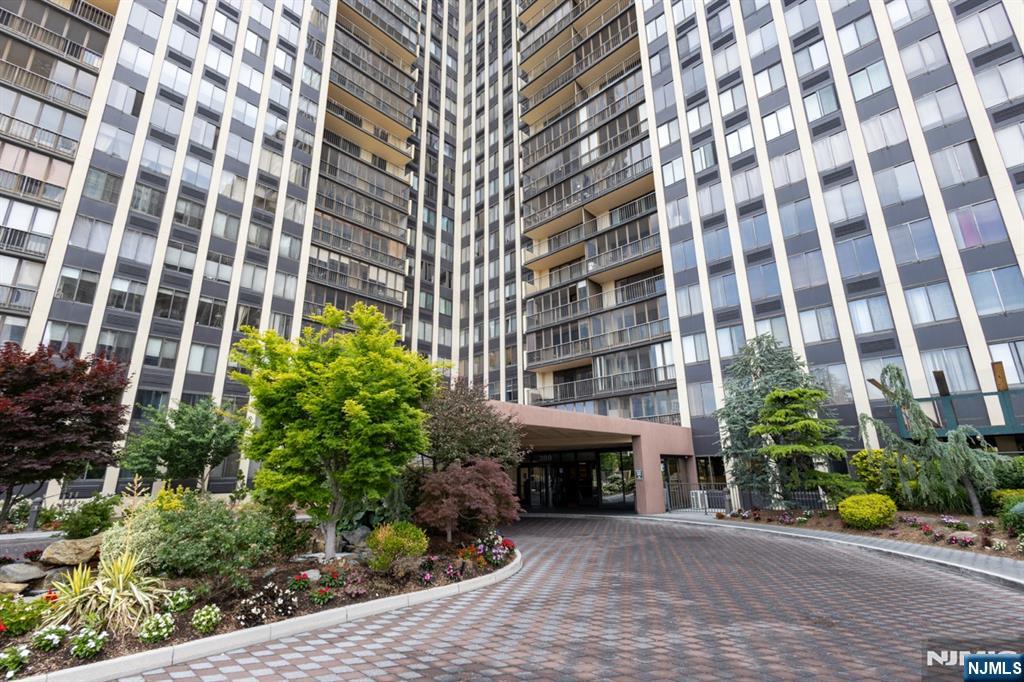300 Winston Drive 1418