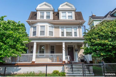 Photo of 824826 13th Street, Newark, NJ 07108 (MLS # 25037067)