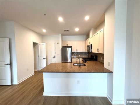 Photo of 2050 Central Rd #109, Fort Lee, NJ 07024 (MLS # 26008209)