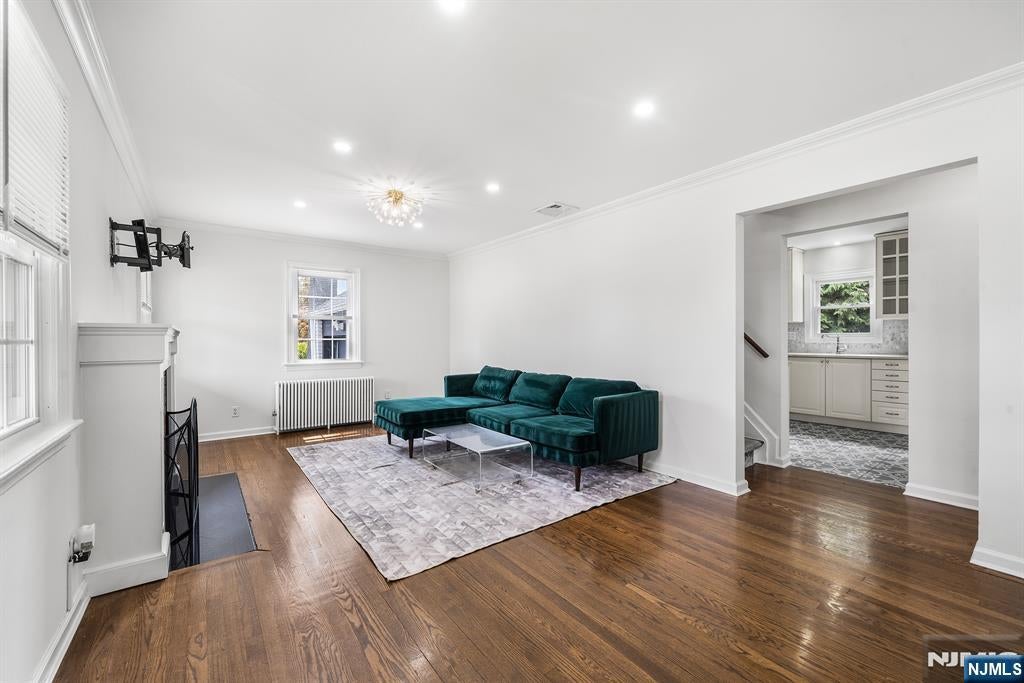 2 Derby Lane