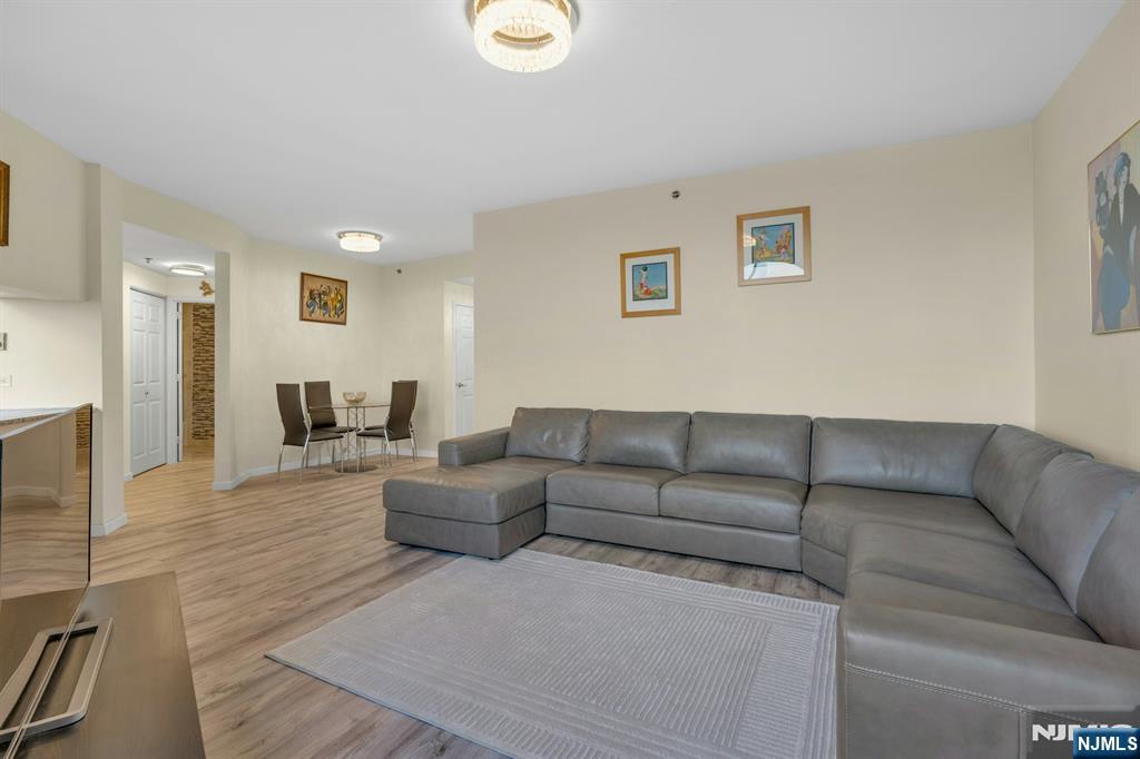 100 Old Palisade 3101