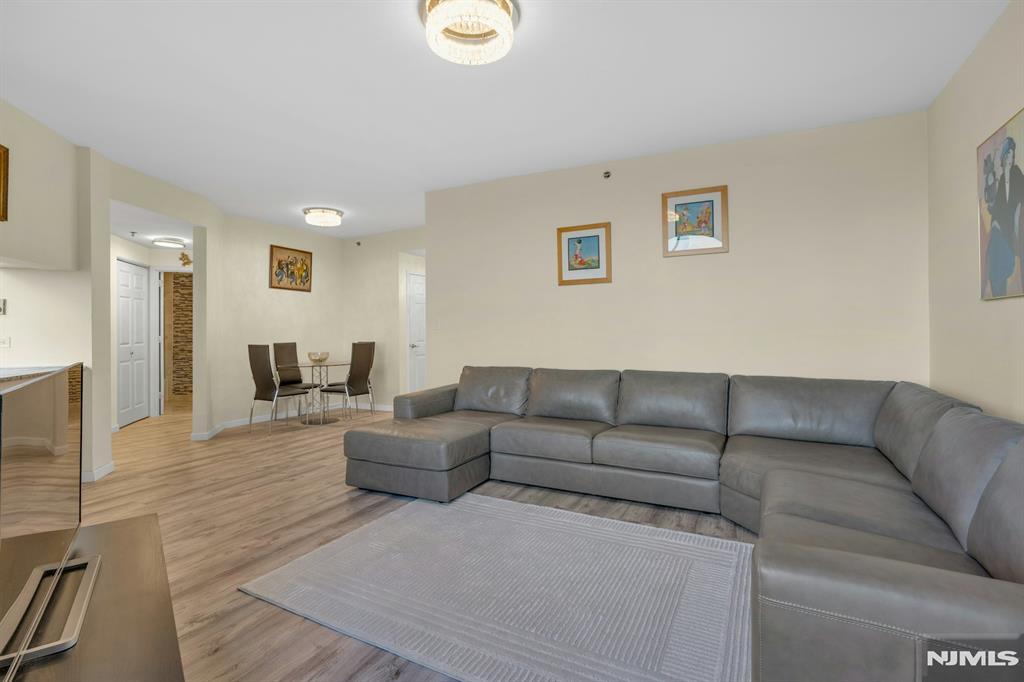 100 Old Palisade 3101