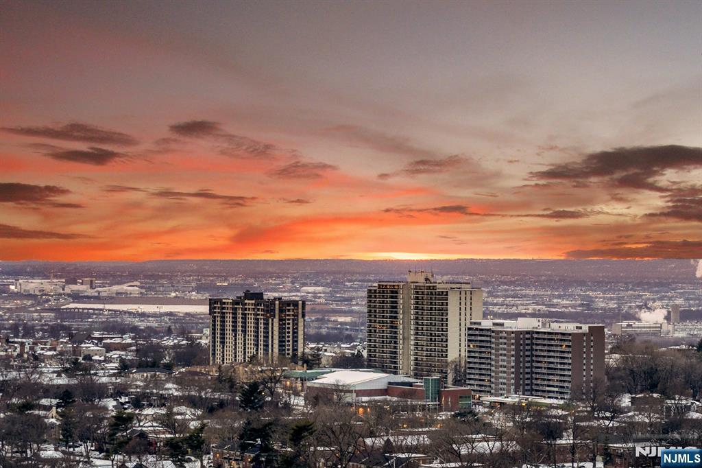 1600 Parker Avenue 27J