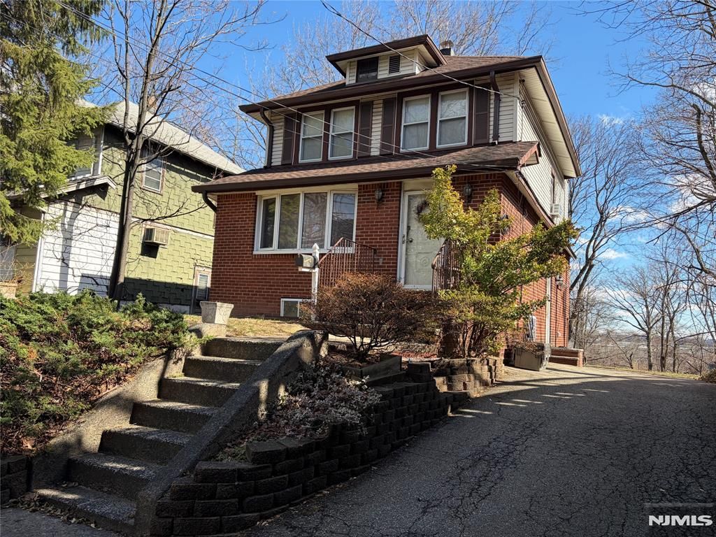 Photo of 528 Terrace Avenue, Hasbrouck Heights, NJ 07604 (MLS # 26007596)