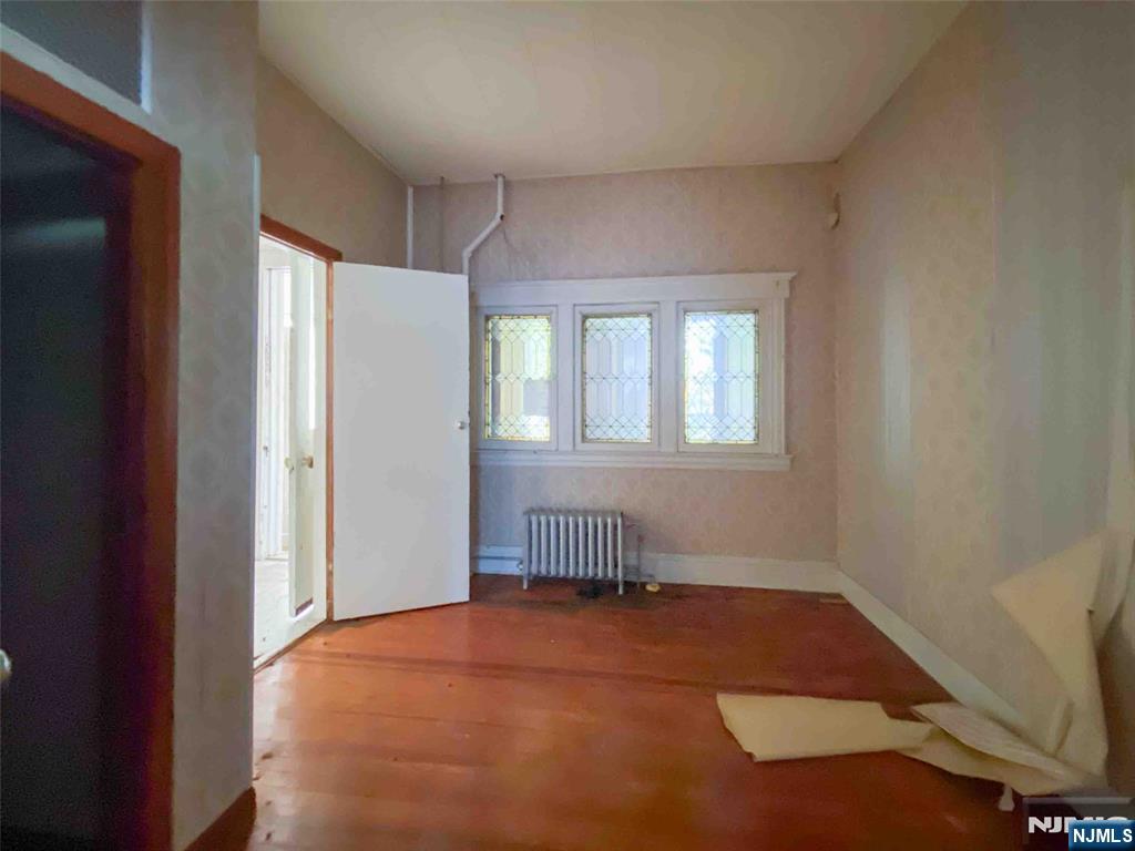 6 E Newell Avenue