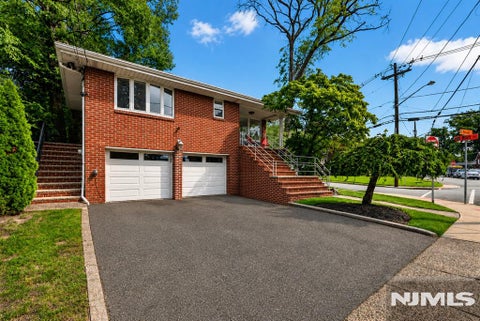 Photo of 1026 Harvard Place, Fort Lee, NJ 07024 (MLS # 26039209)