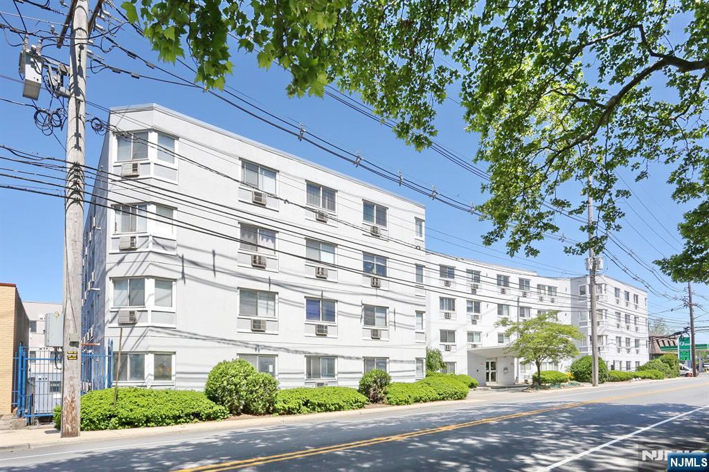 Property for Sale at 333 Grand Avenue 4G, Palisades Park, New Jersey - Bedrooms: 1 
Bathrooms: 1  - $359,000