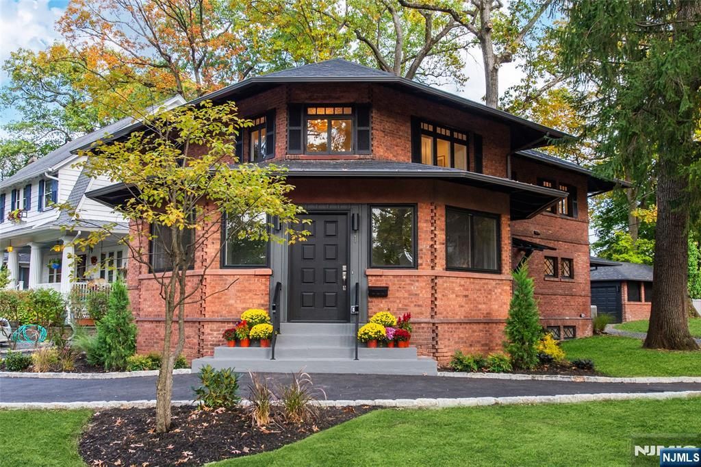 Photo of 1 Hamilton Road, Glen Ridge, NJ 07028 (MLS # 25038872)