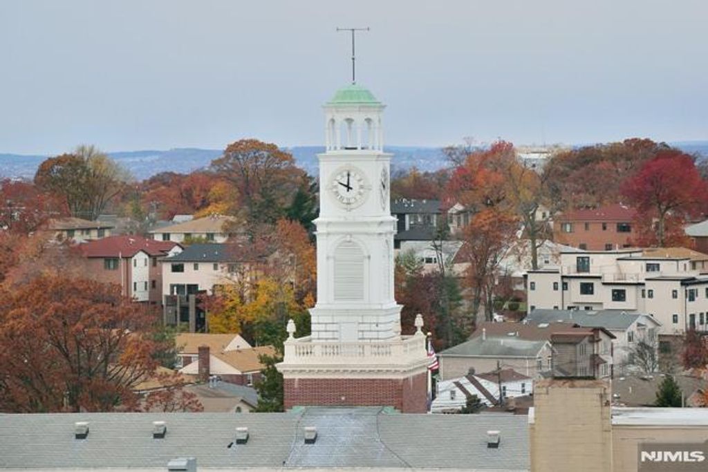 Photo of 2200 Central Avenue, Fort Lee, NJ 07024 (MLS # 26001058)