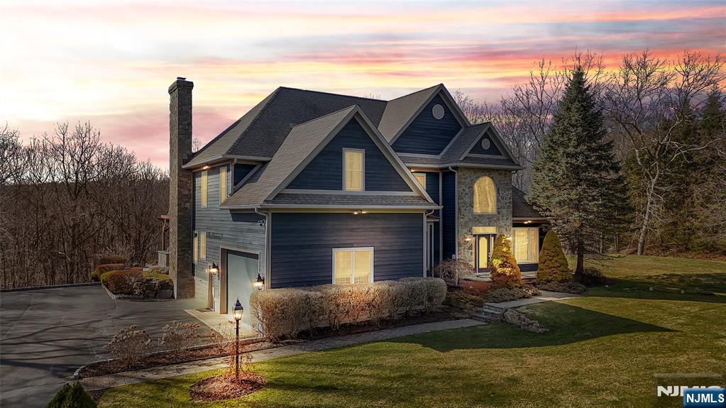 220 Rockburn Pass, West Milford, New Jersey - 5 Bedrooms  
5 Bathrooms  
12 Rooms - 