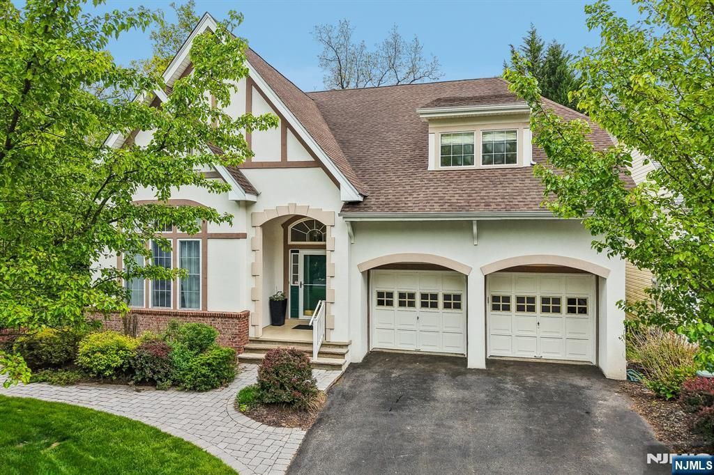 Photo of 2 Winding Ridge, Oakland, NJ 07436 (MLS # 26012034)