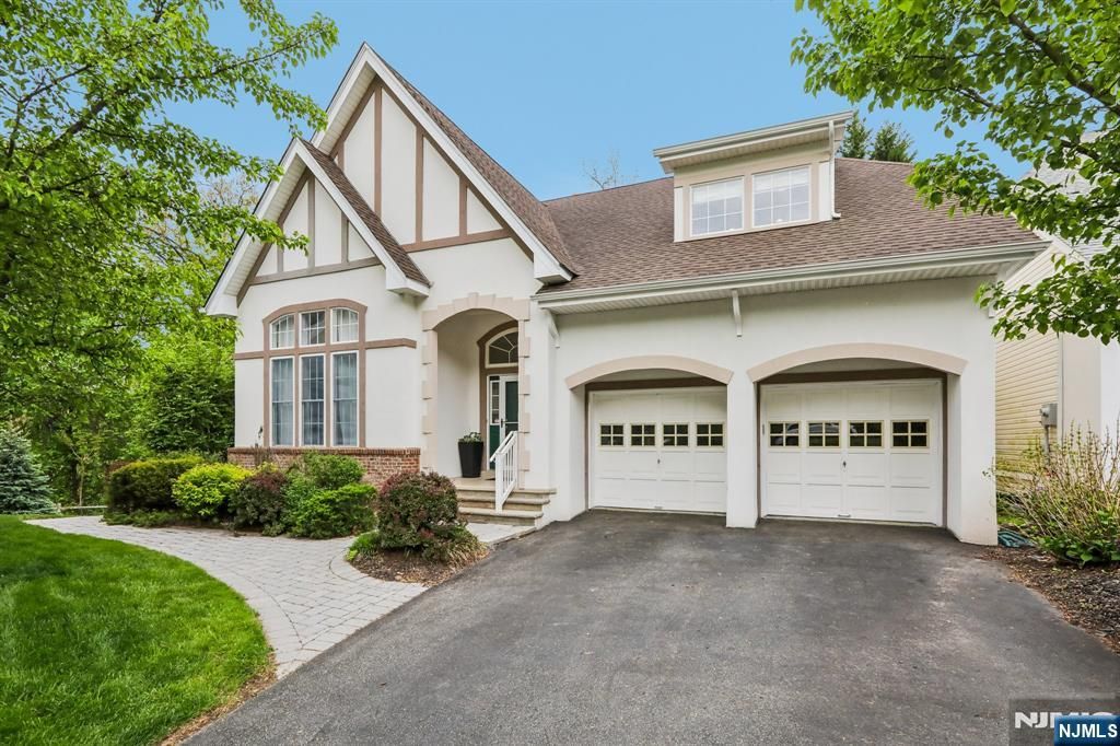 Photo of 2 Winding Ridge, Oakland, NJ 07436 (MLS # 26012034)