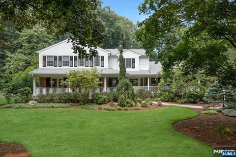 Photo of 549 Lee Court, Wyckoff, NJ 07481 (MLS # 26021603)