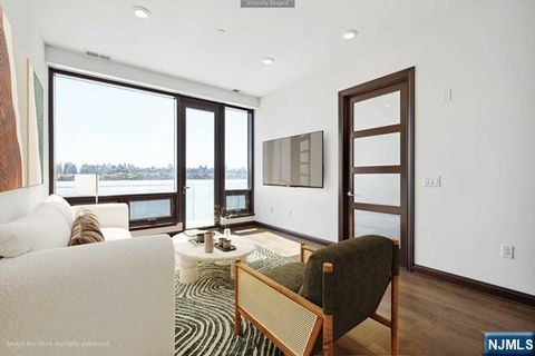 9 Somerset Lane 605 Edgewater NJ 07020