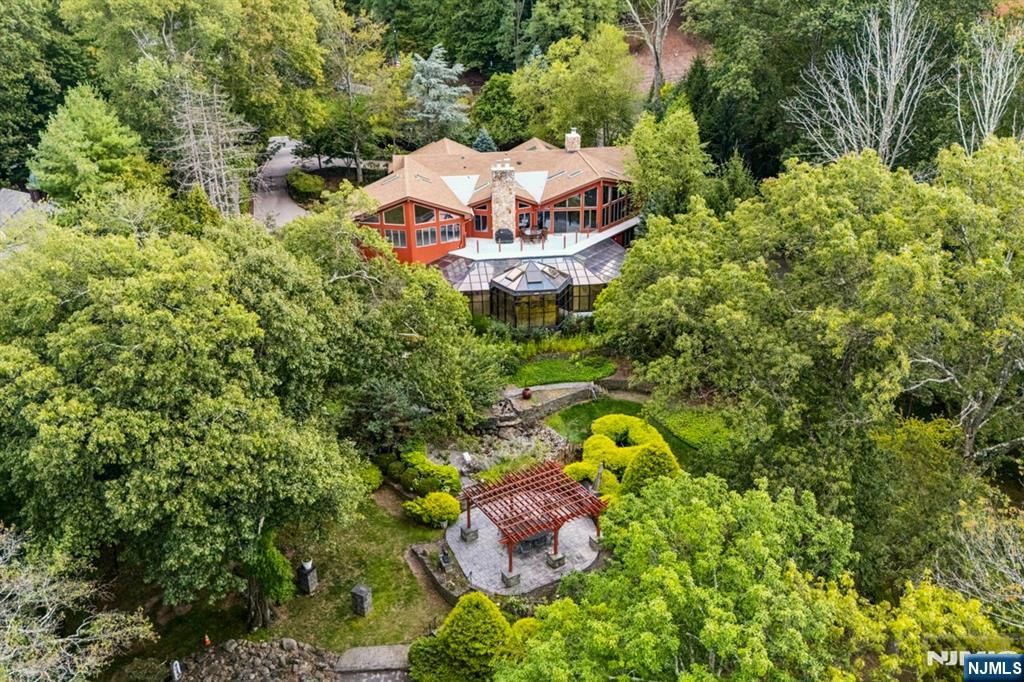 Photo of 951 Scioto Drive, Franklin Lakes, NJ 07417 (MLS # 25033845)