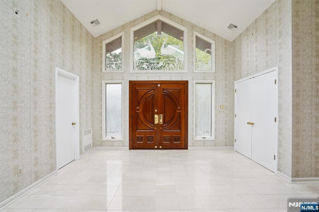 Photo of 951 Scioto Drive, Franklin Lakes, NJ 07417 (MLS # 25033845)