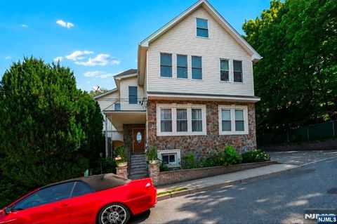 Photo of 105 Kossuth Street, Wallington, NJ 07057 (MLS # 26024886)