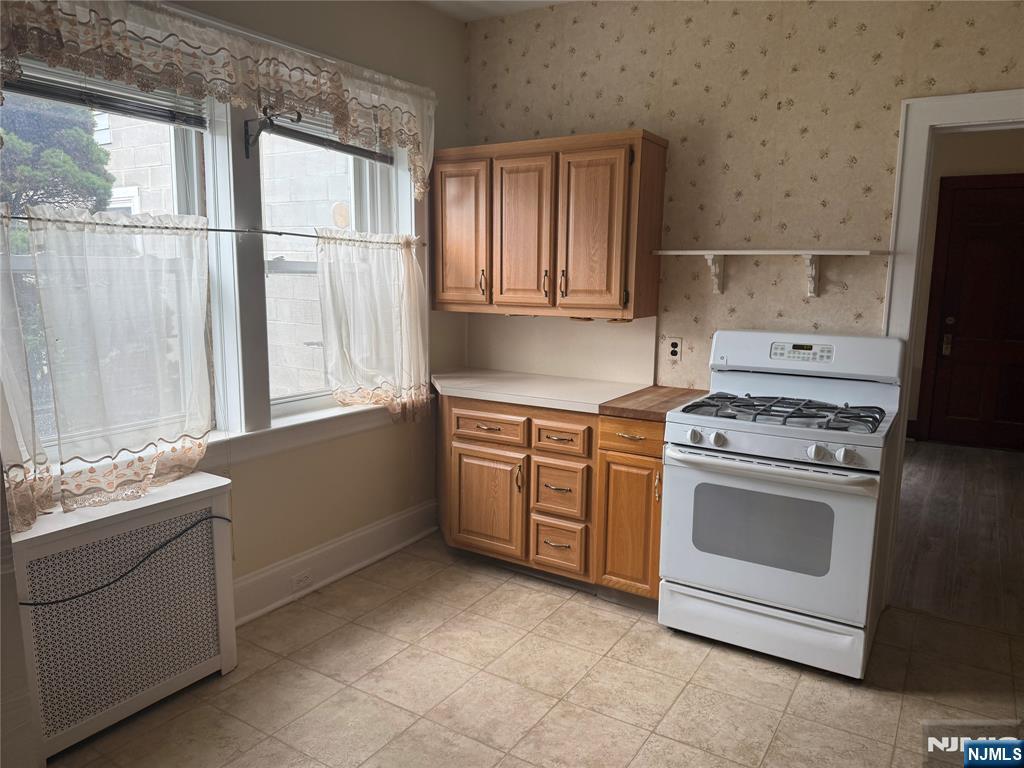 Garfield, New Jersey 07026, United States, 2 Bedrooms Bedrooms, ,1 BathroomBathrooms,Residential,Active,194523