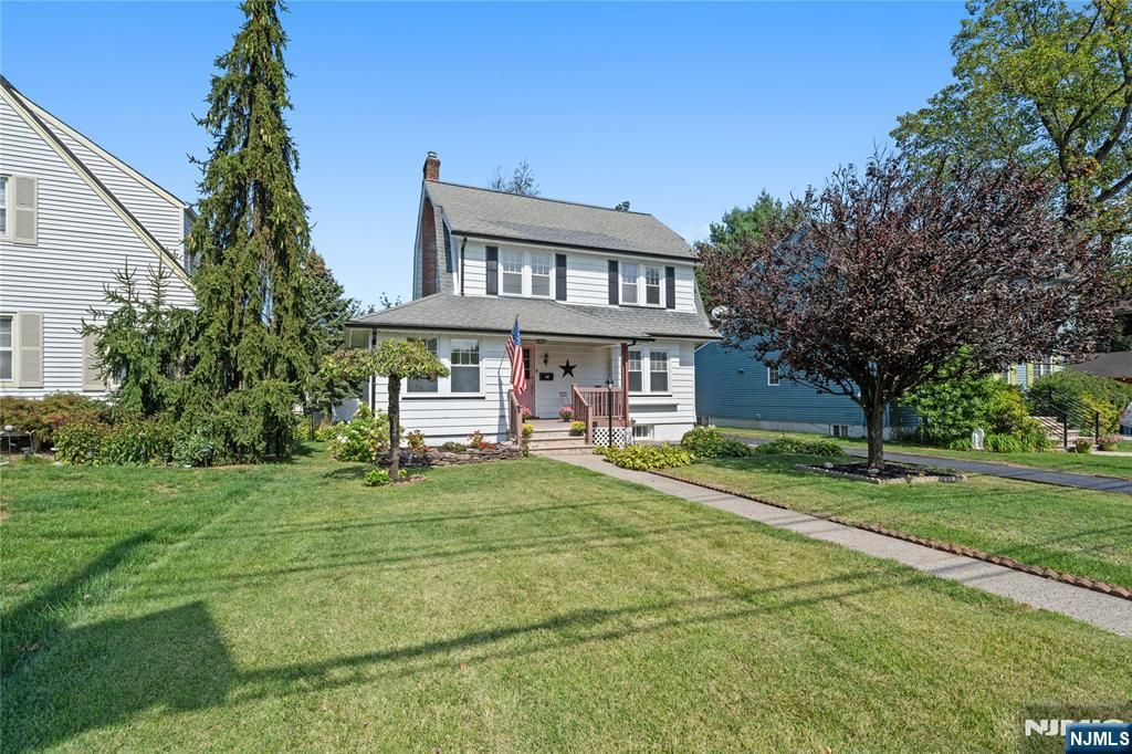 Photo of 58 Mountainview Avenue, Nutley, NJ 07110 (MLS # 25032424)