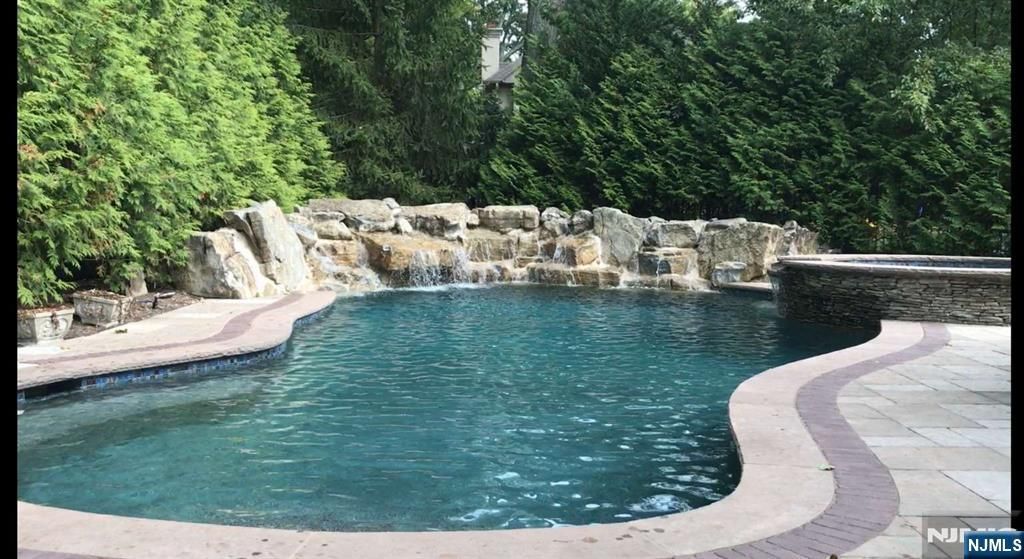 Photo of 8 Wainwright Court, Closter, NJ 07624 (MLS # 26013000)