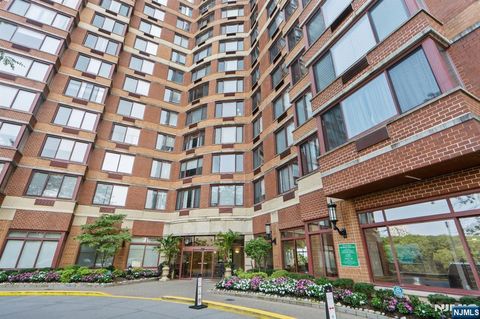 Photo of 100 Old Palisade #1116, Fort Lee, NJ 07024 (MLS # 26010608)