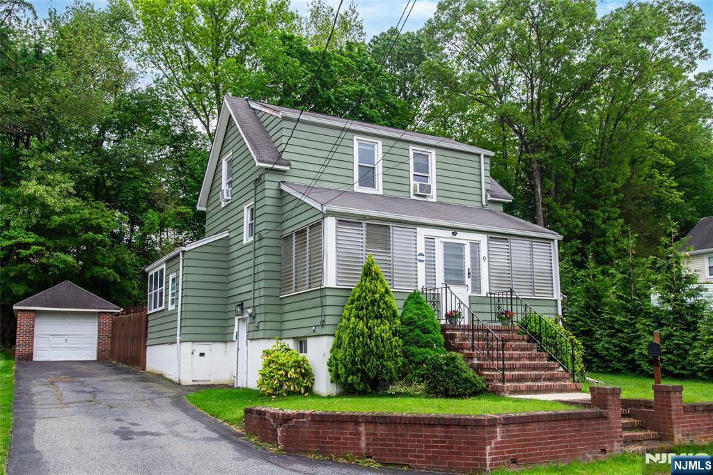 Property for Sale at 9 East Street, Wanaque, New Jersey - Bedrooms: 3 
Bathrooms: 2 
Rooms: 9  - $449,000