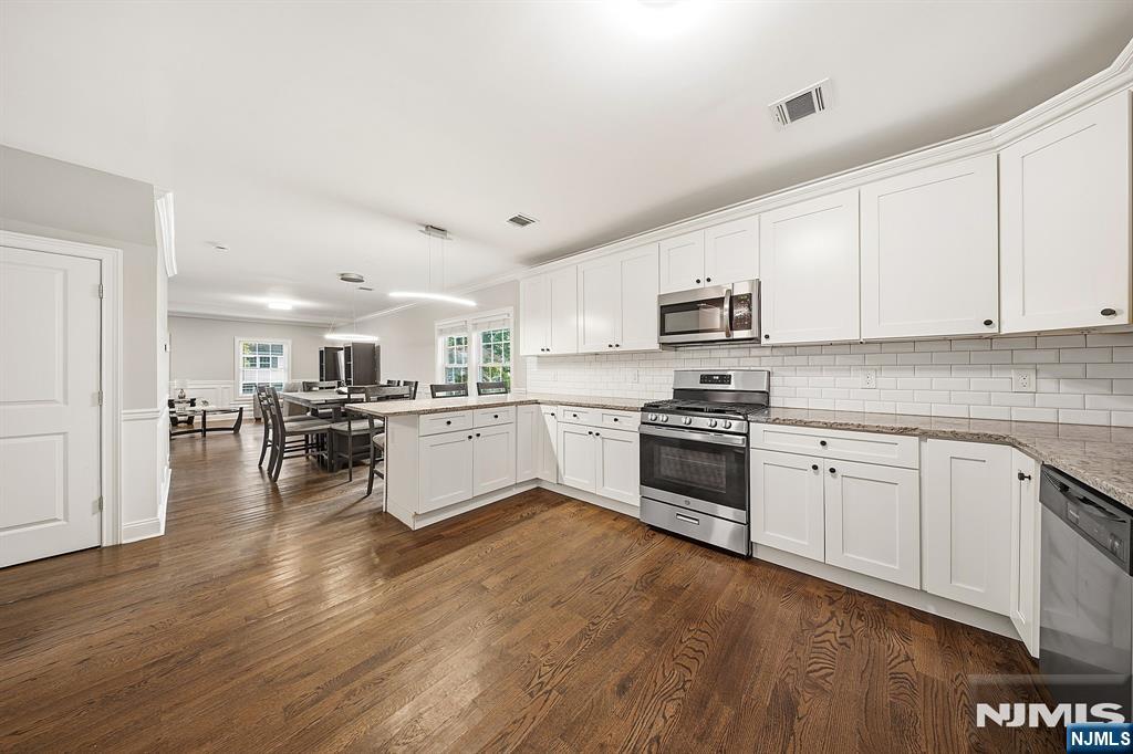 102 Large Avenue