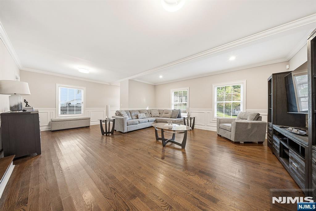 102 Large Avenue