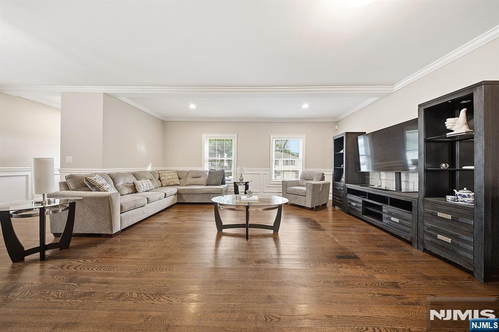 102 Large Avenue