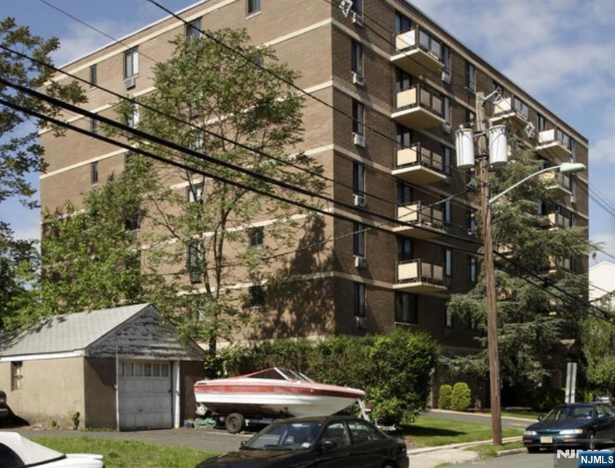 Updated 1 bedroom apartment on the 6th floor with new full bath and hardwood floors. Laundry on the 1st floor. Designated 1 parking spot.