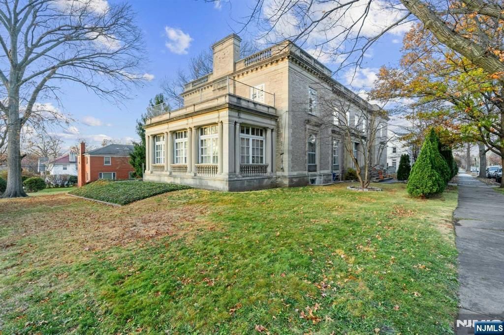 Photo of 229235 Ballantine Parkway, Newark, NJ 07104 (MLS # 25023827)