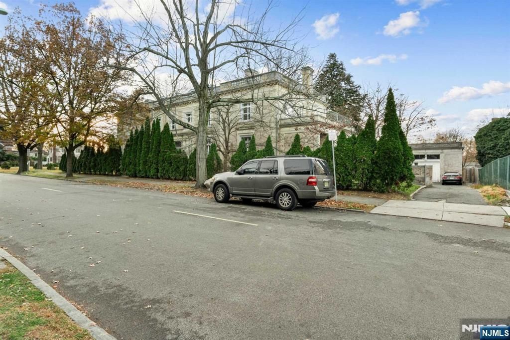 Photo of 229235 Ballantine Parkway, Newark, NJ 07104 (MLS # 25023827)