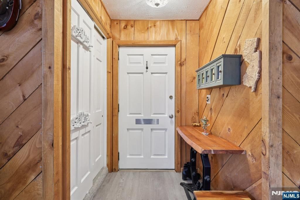 Photo of 269 Paterson Avenue, Midland Park, NJ 07432 (MLS # 25041597)