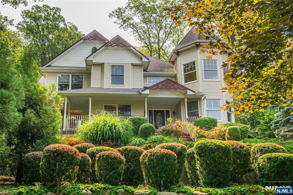 Property for Sale at 96 Coventry Way, Ringwood, New Jersey - Bedrooms: 4 
Bathrooms: 4.5 
Rooms: 11  - $948,888