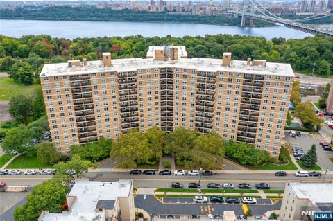 Photo of 2200 N Central Rd #11E, Fort Lee, NJ 07024 (MLS # 26036399)