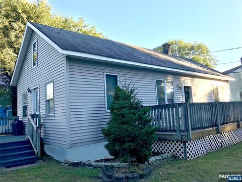 Photo of 1 Cedar, Paramus, NJ 07652 (MLS # 26015072)