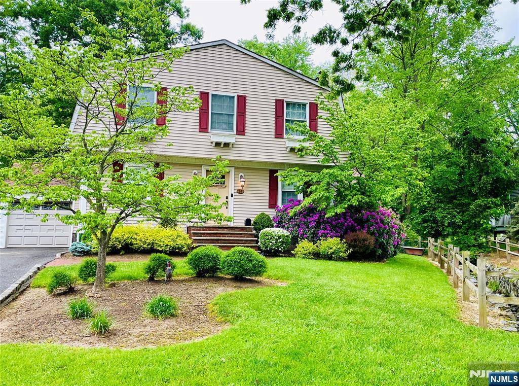Property for Sale at 34 Oakwood Avenue, Livingston, New Jersey - Bedrooms: 4 
Bathrooms: 3 
Rooms: 10  - $749,000