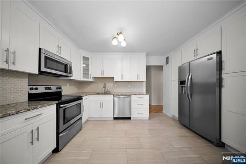 MLS: 25007496