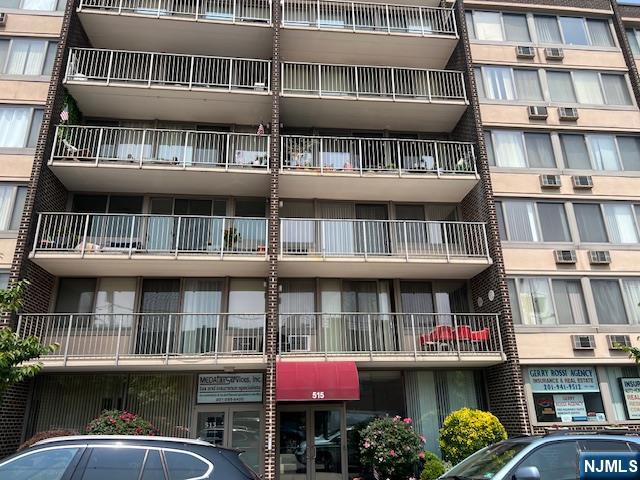 515 Anderson Ave 2G, Cliffside Park, New Jersey - 1 Bedrooms  
1 Bathrooms - 