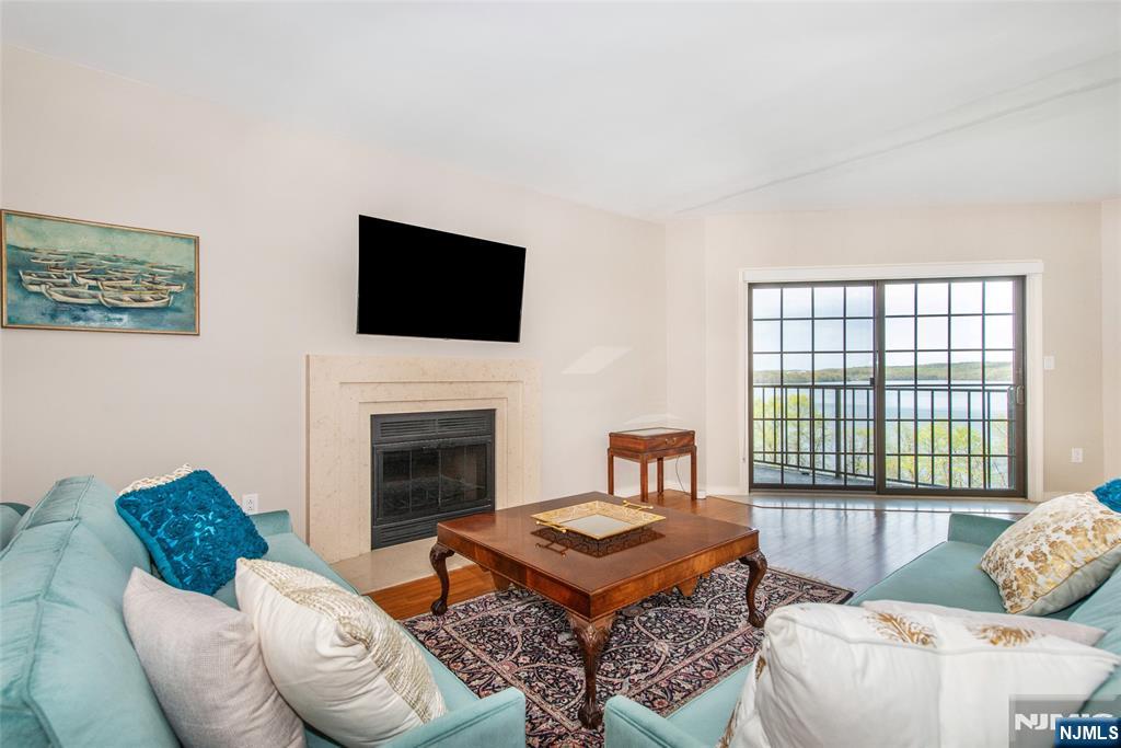 1360 Hamburg Turnpike 402