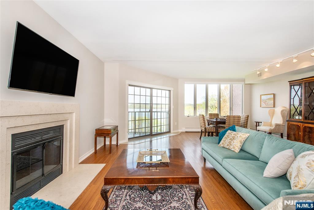 1360 Hamburg Turnpike 402