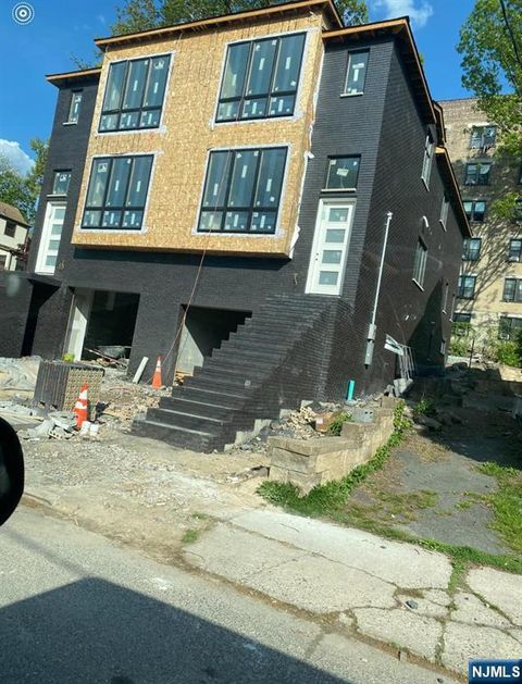 Photo of 762 Williams Place, Cliffside Park, NJ 07010 (MLS # 25016187) Photo of 762 Williams Place, Cliffside Park, NJ 07010 (MLS # 25016187)