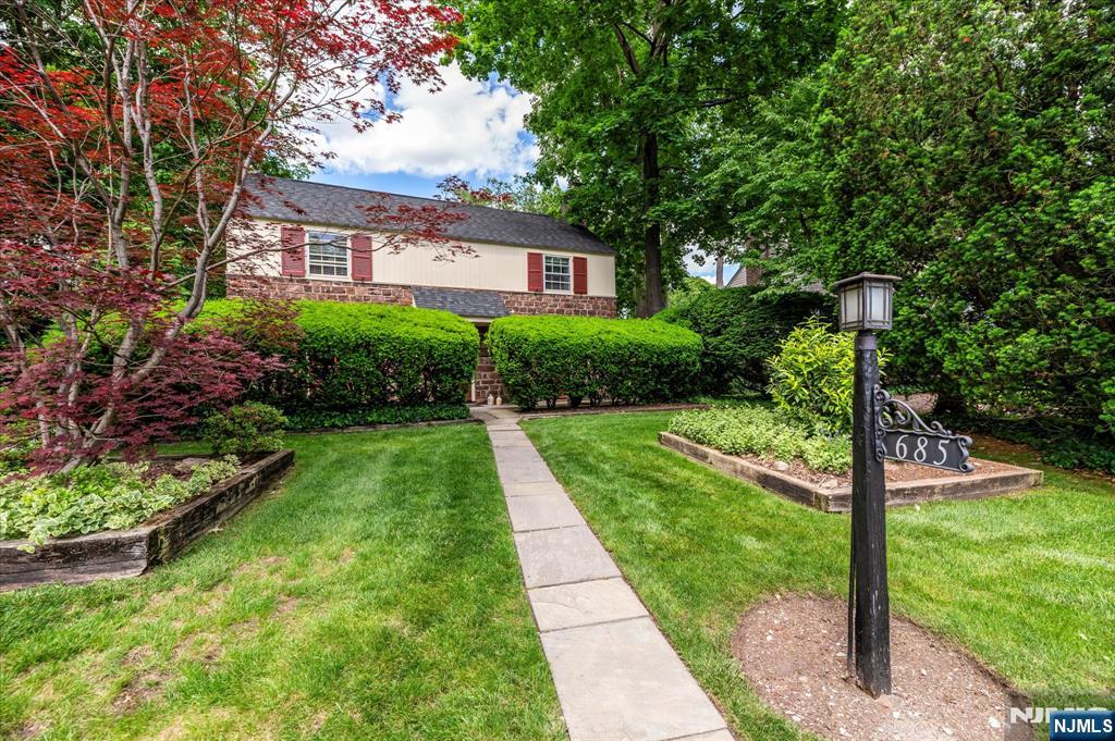 685 Sunset Road